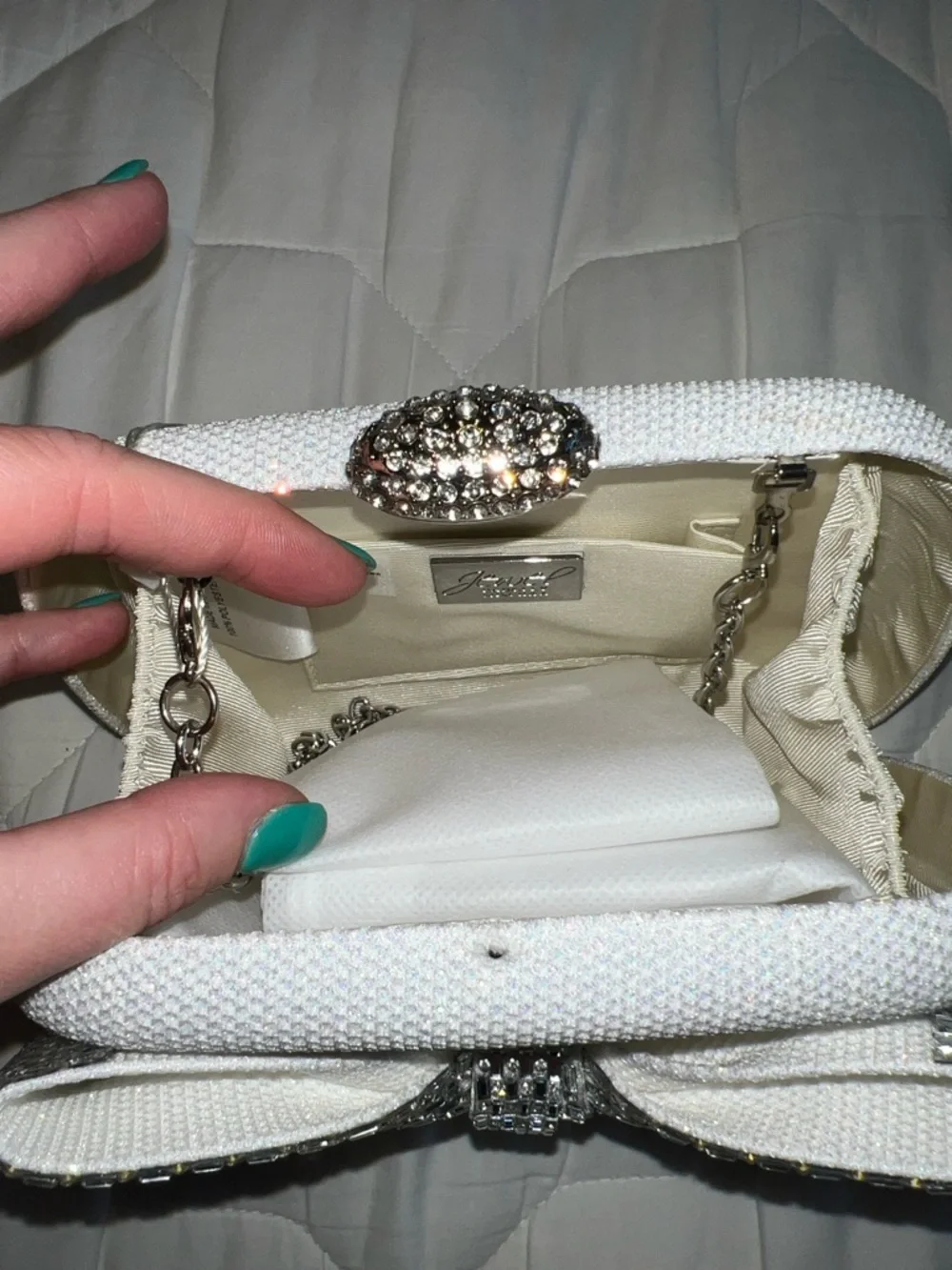 Jewel Badgley Mischka Silver Crystal Bow Minaudiere - Picture 7 of 7